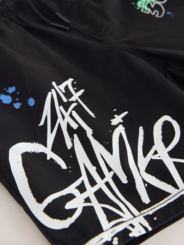 Next Regular Shorts in Schwarz