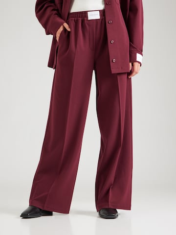 VERSTIQUE Wide leg Παντελόνι σε κόκκινο: μπροστά