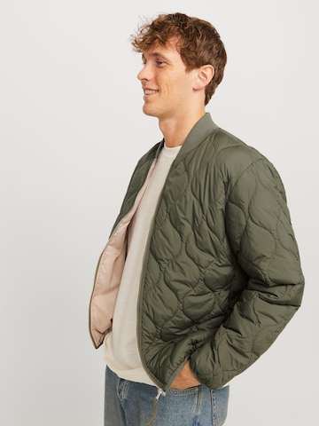 JACK & JONES - Chaqueta de entretiempo 'JJKODA' en verde