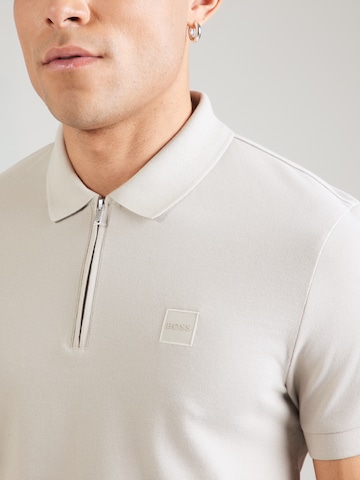 Tricou 'Passer' de la BOSS pe gri