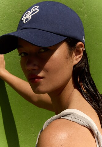 Bershka Cap in Blau