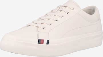 Baskets basses TOMMY HILFIGER en blanc : devant