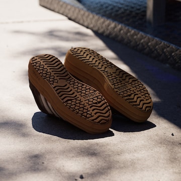 ADIDAS SPORTSWEAR Σνίκερ χαμηλό 'VL Court Bold' σε καφέ
