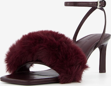 BershkaSandale s remenčićima - crvena boja: prednji dio