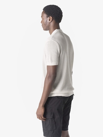 Tricou de la KOROSHI pe bej