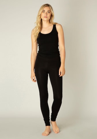 BASE LEVEL Skinny Leggings in Schwarz