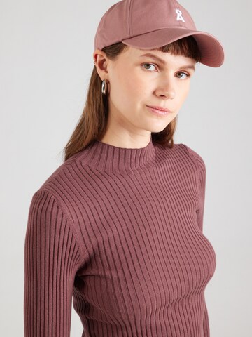 ARMEDANGELS Sweter 'Alaania' w kolorze czerwony