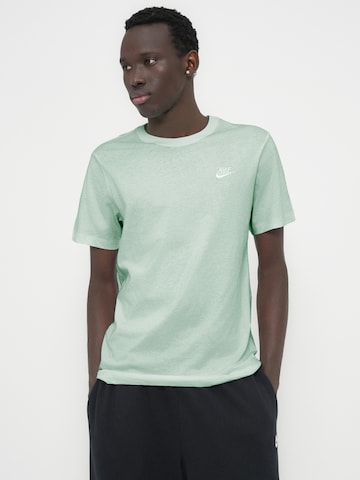 Nike Sportswear Regular Fit T-Shirt 'CLUB' in Grün
