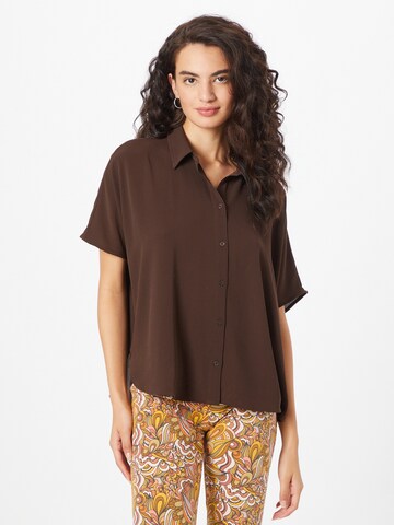 Monki Blouse in Brown: front