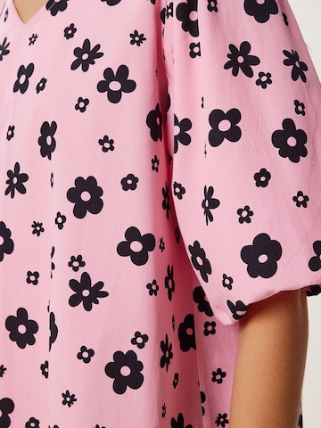 Happiness İstanbul Kleid in Pink