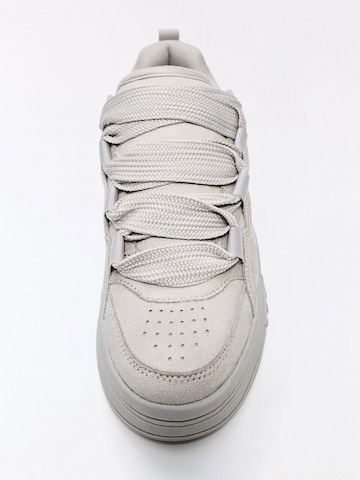 Sneaker bassa di Bershka in grigio