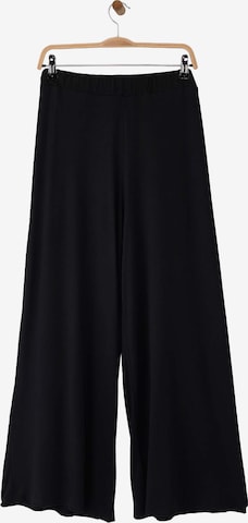 Trendyol Curve Pyjamahousut värissä musta: etupuoli
