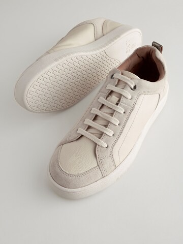 Next Низкие кроссовки 'Forever Comfort® ' в Бежевый