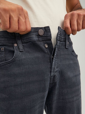 JACK & JONES Tapered Jeans 'Mike' in Blauw