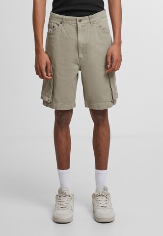 Karl Kani Regular Cargo Pants 'KM222-042-1' in Green: front