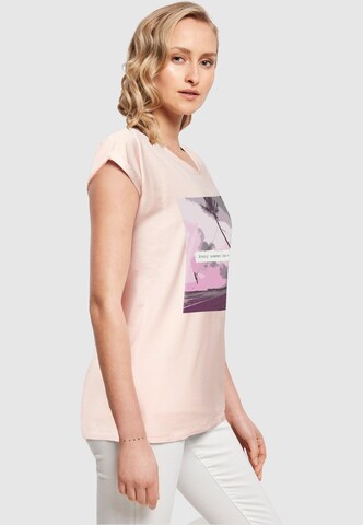 Merchcode Tričko 'Summer - Every Summer Has A Story' – pink