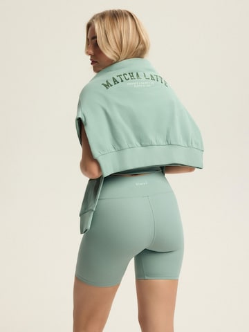 ESOTIQ - Skinny Pantalón 'High Waist Shorts Polyamid Mix glatt seamless stretch Kelsea' en verde