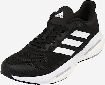 ADIDAS SPORTSWEAR Σνίκερ χαμηλό 'Solarglide 5' σε μαύρο: μπροστά