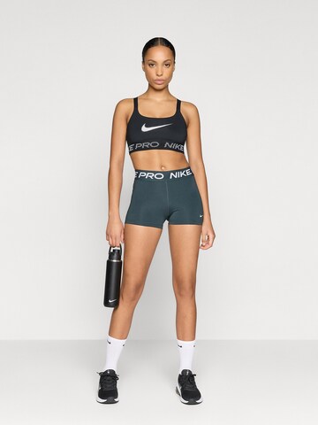 NIKE Skinny Sportshorts 'Pro' in Grün