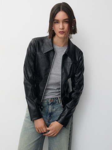 Geacă de primăvară-toamnă de la Pull&Bear pe negru: față