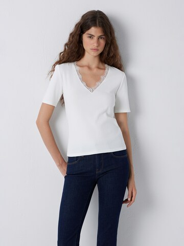 Mavi Shirt in White: front