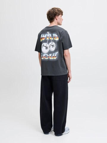 JACK & JONES - Camiseta 'JORSTEEL GALLERY' en gris
