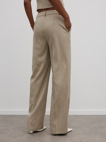 Loosefit Pantaloni con piega frontale di RÆRE by Lorena Rae in beige