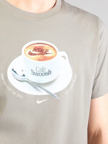 Nike Sportswear Särk 'CAFE SWOOSH MUG', värv roheline