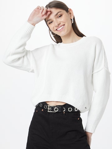 HOLLISTER Sweater in White: front