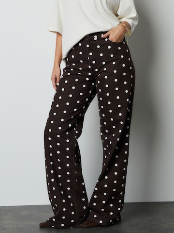 Next Lużny krój Jeansy w kolorze brązowy: przód