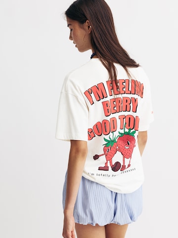 Tricou de la Pull&Bear pe alb: față