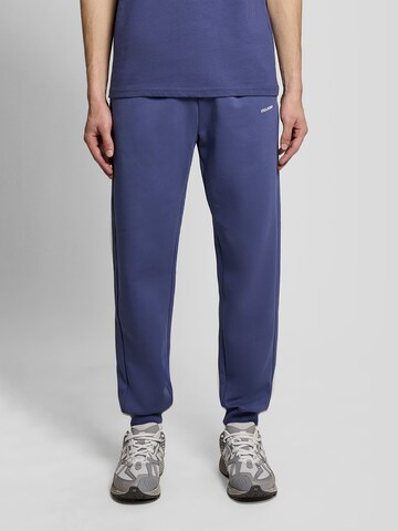 Lyle & Scott Tapered Trousers 'Ergonomic Seam' in Blue: front