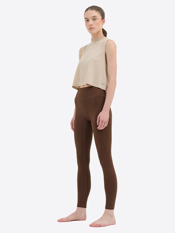 Skinny Pantaloni sportivi di 4F in marrone