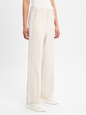 Cambio Regular Bügelfaltenhose 'Amelie' in Beige: Vorderseite