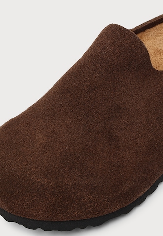 BIRKENSTOCK Pantofle 'Amsterdam' – hnědá