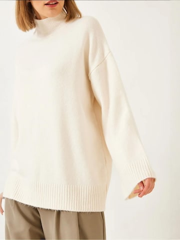 Bianco Lucci Trui in Beige