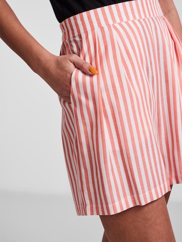 PIECES - Loosefit Pantalón plisado 'Korah' en naranja