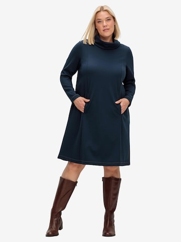 SHEEGO Kleid in Blau