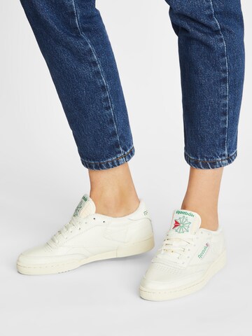 Baskets basses Reebok en blanc : devant