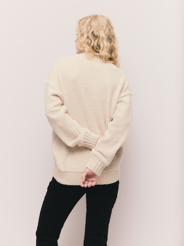 Next Πουλόβερ σε μπεζ