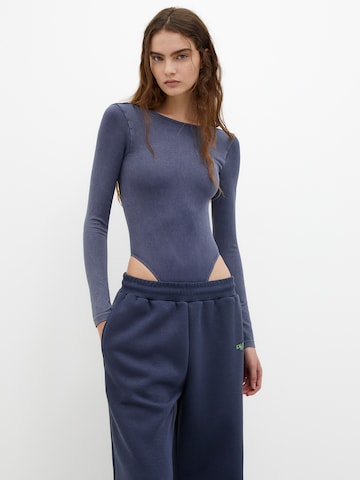 Pull&Bear Koszula body w kolorze niebieski: przód