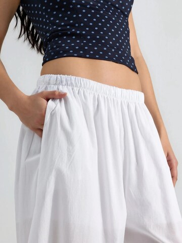 Busem Barrel Pants in White