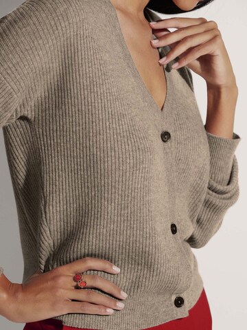 MADELEINE Gebreid vest in Beige