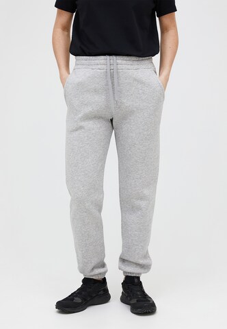 PEAK PERFORMANCE Regular Pants in Grey: front