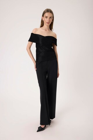 SOAKED IN LUXURY Top 'Elspeth' in Schwarz