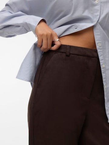 VERO MODA Regular Trousers 'TIKKI' in Brown