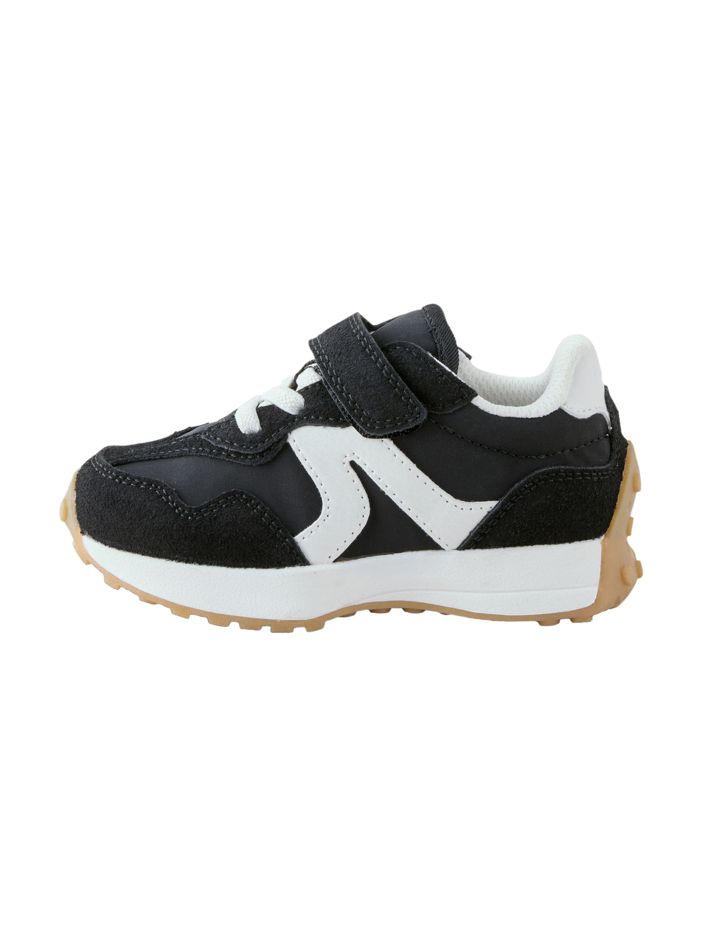 Next Baskets en 19 en noir / blanc, Vue avec produit