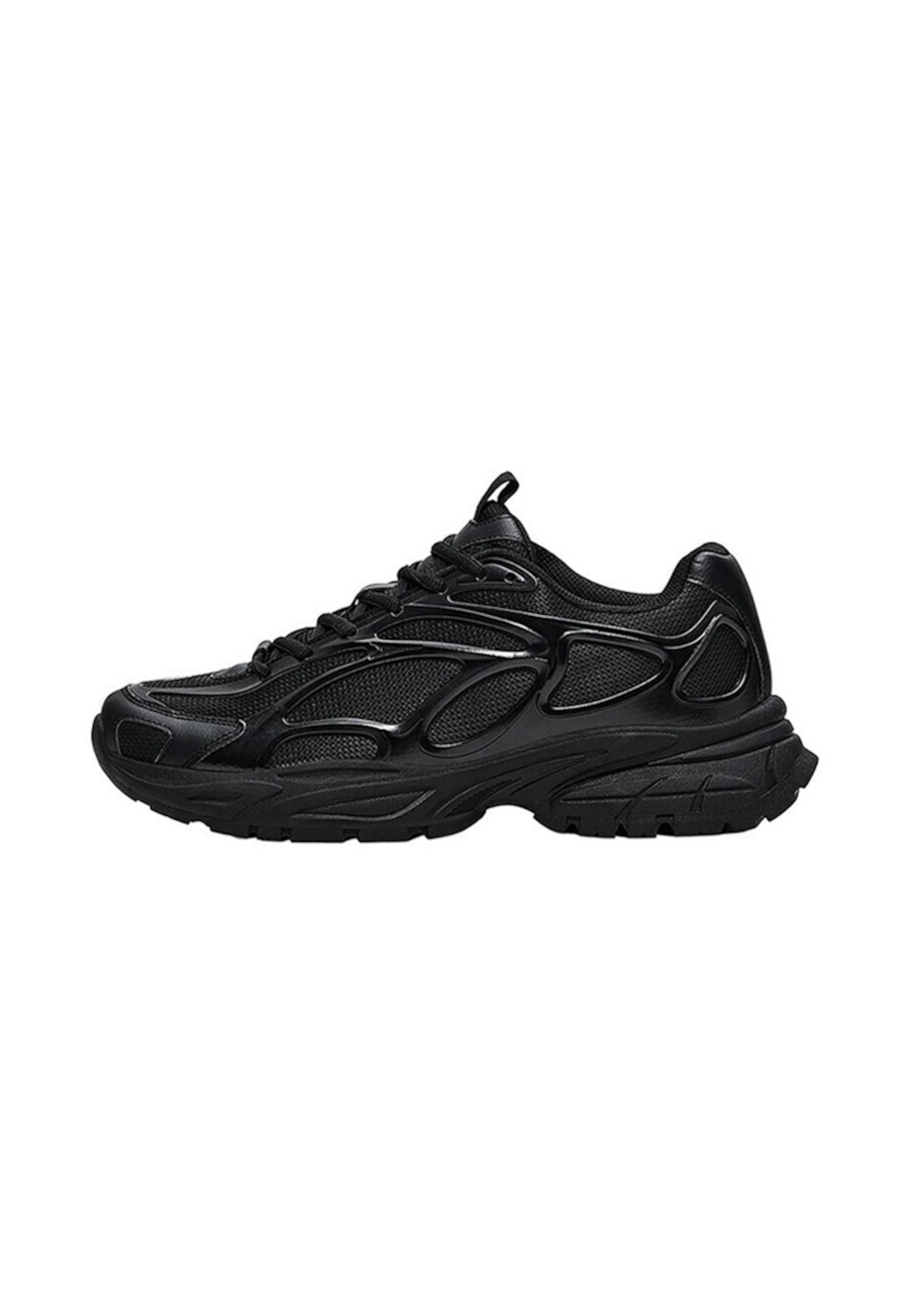 Bershka Sneakers in Black: front