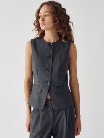 Noella Vest ' N-Kasaunette Vest ' in Grau: Vorderseite