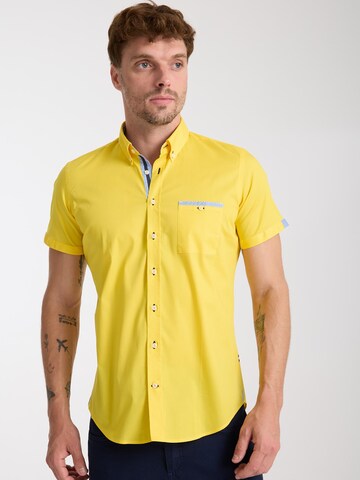 Slim fit Camicia business 'Iconic Poplin Stretch Man Shirt Short Sleeve Light Blue' di 7Camicie in giallo